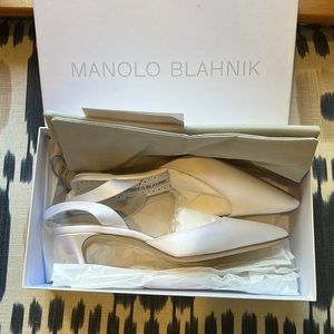 Manolo Blahnik Carolyne Bridal Pump in White size 39
